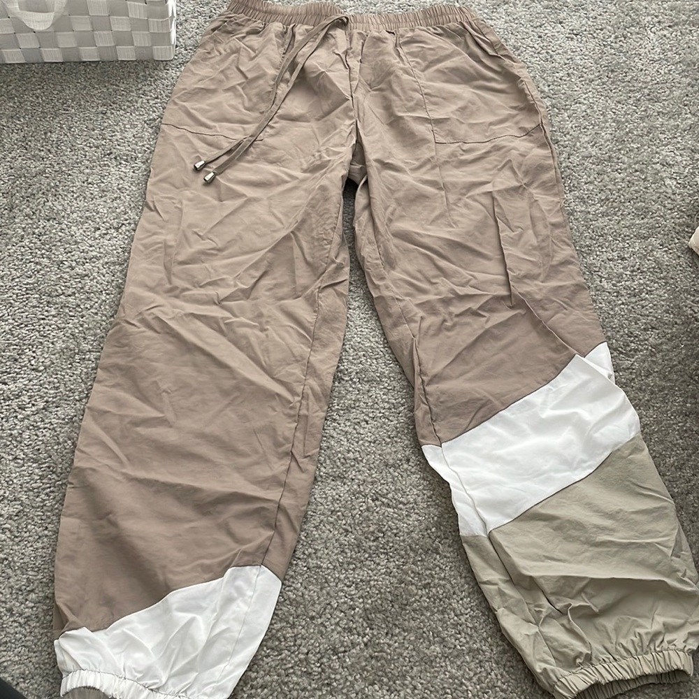 Neutral joggers
